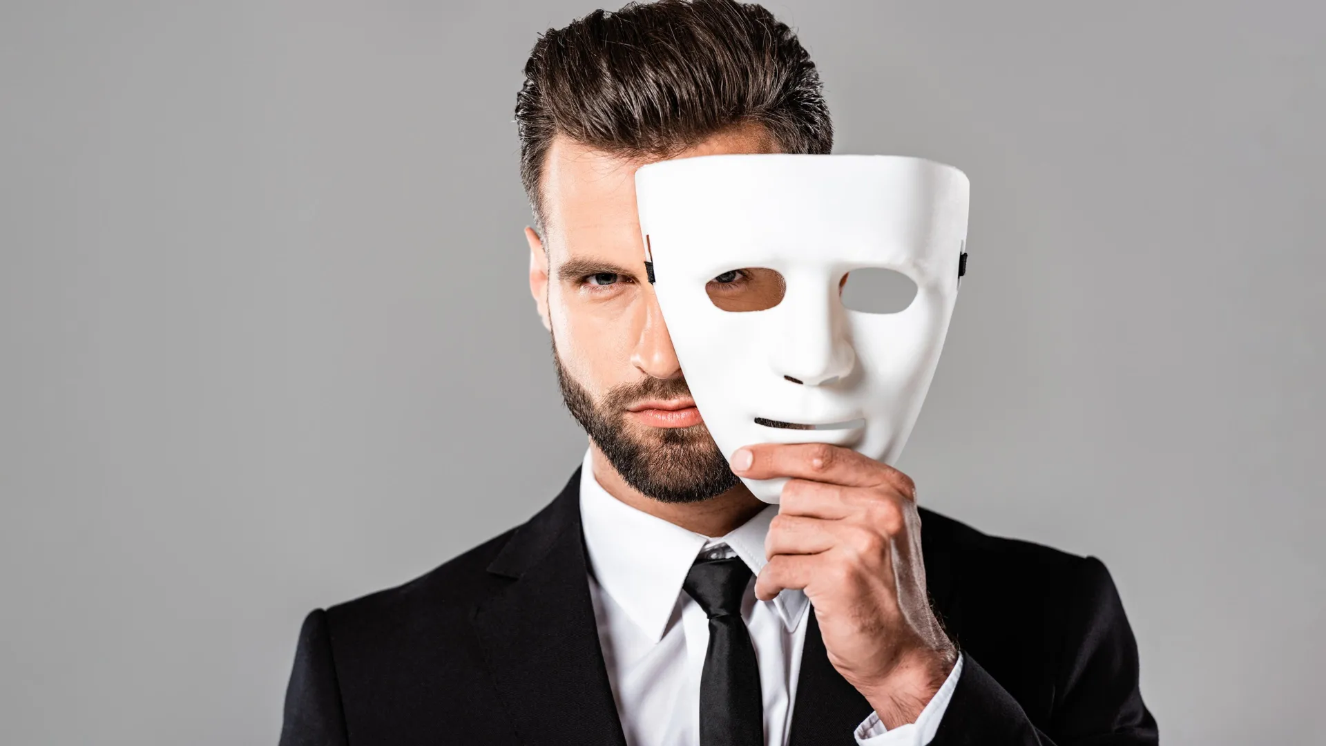 일부 거짓말을 설득력 있게 만드는 숨겨진 뇌 편견